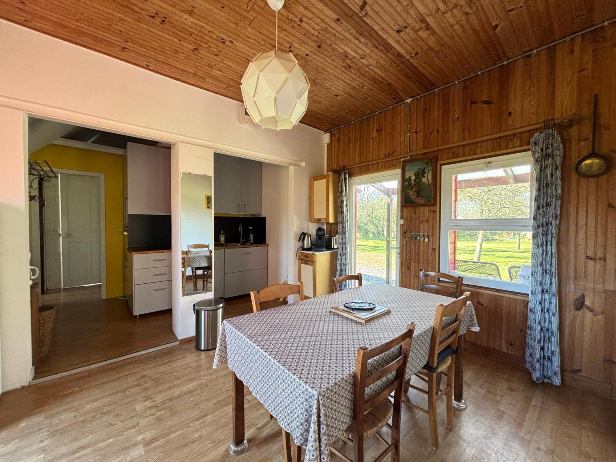 Maison De Campagne Lumineuse Spacieuse Dans Impasse Au Calme A Proximite D'Un Chateau Deux Verandas Grand Jardin Cabane Pour Velos, Pres Port En Bessin Et Bayeux, Proche Plages Du Debarquement Commes Ngoại thất bức ảnh