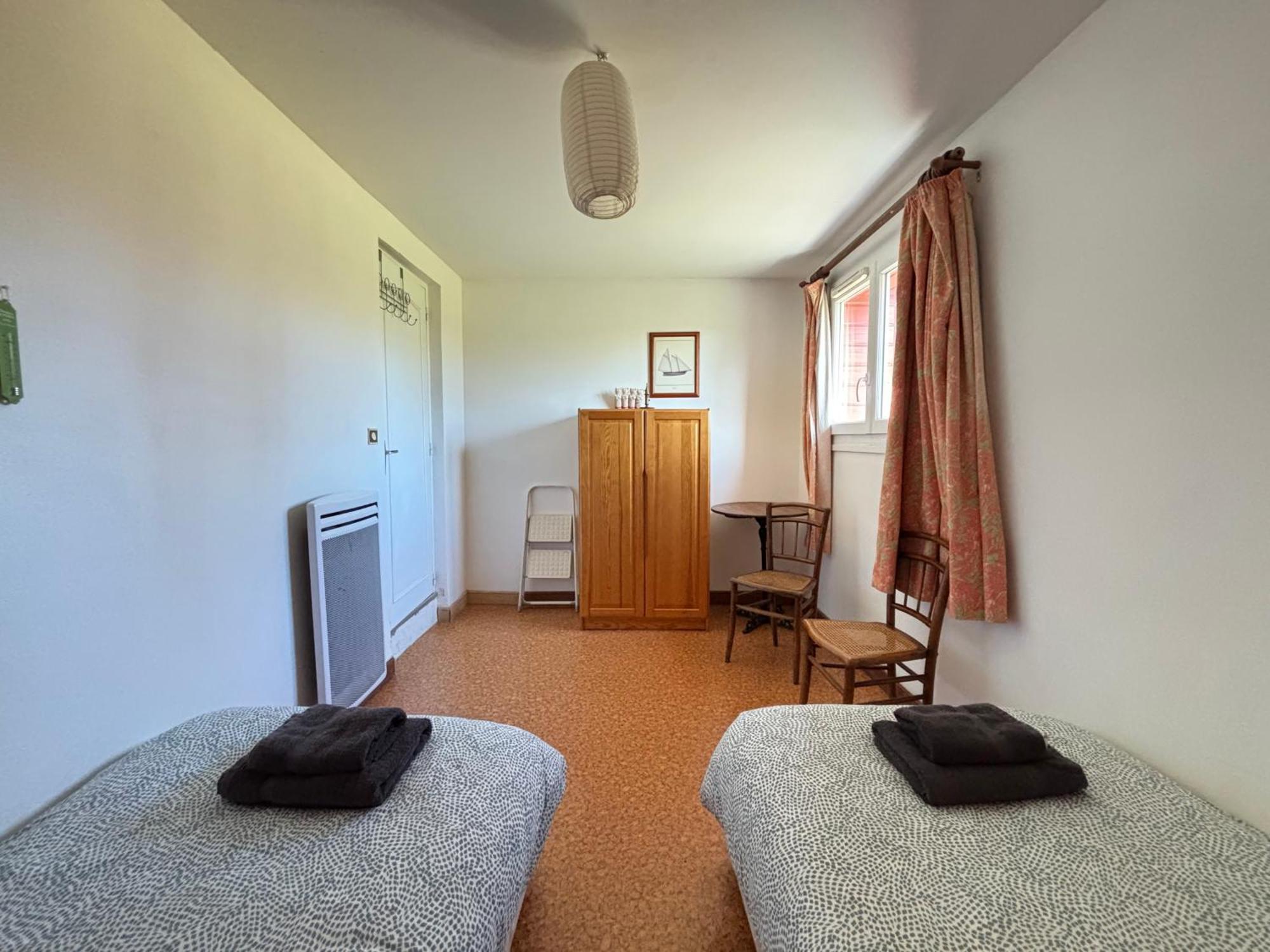 Maison De Campagne Lumineuse Spacieuse Dans Impasse Au Calme A Proximite D'Un Chateau Deux Verandas Grand Jardin Cabane Pour Velos, Pres Port En Bessin Et Bayeux, Proche Plages Du Debarquement Commes Ngoại thất bức ảnh